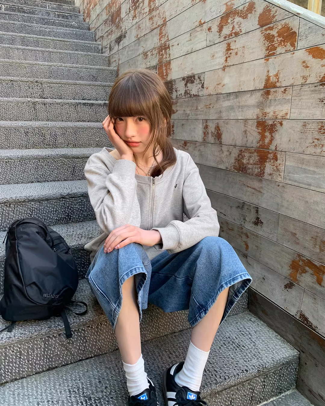 Off-shoulrer Zip Sweatshirt BU0170