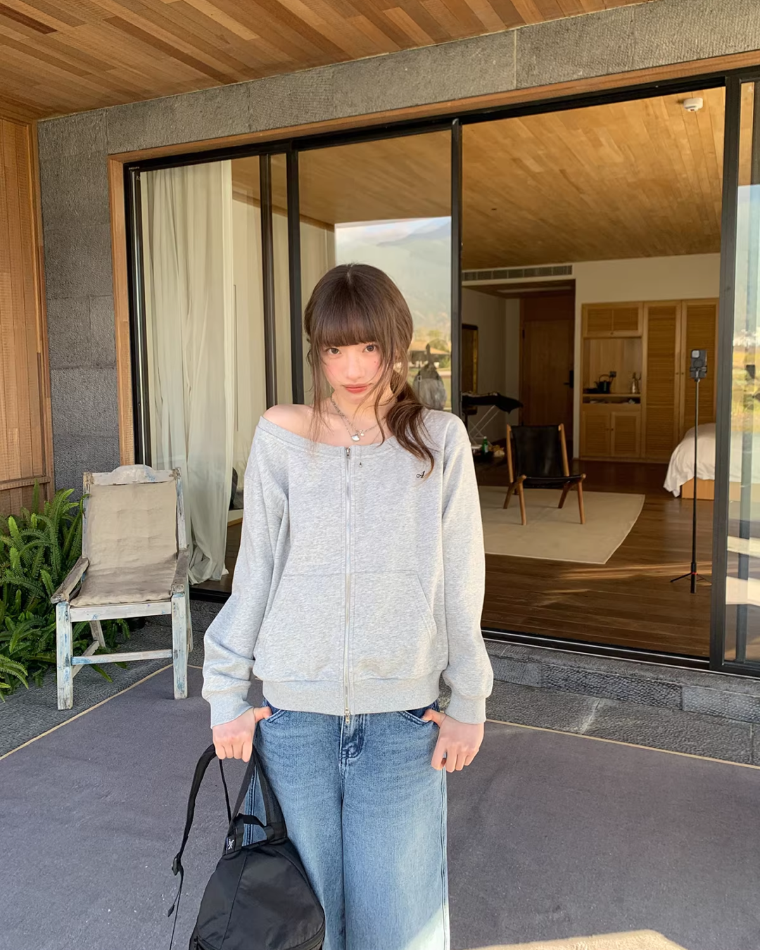 Off-shoulrer Zip Sweatshirt BU0170