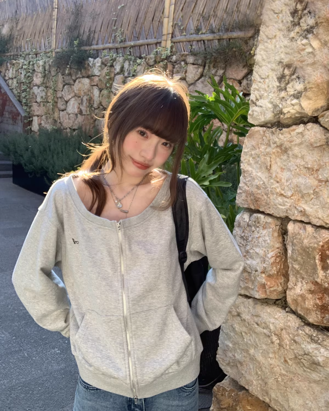 Off-shoulrer Zip Sweatshirt BU0170