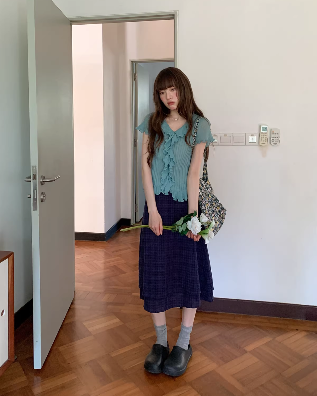 Frill V-neck Short Sleeve Knit BU0179