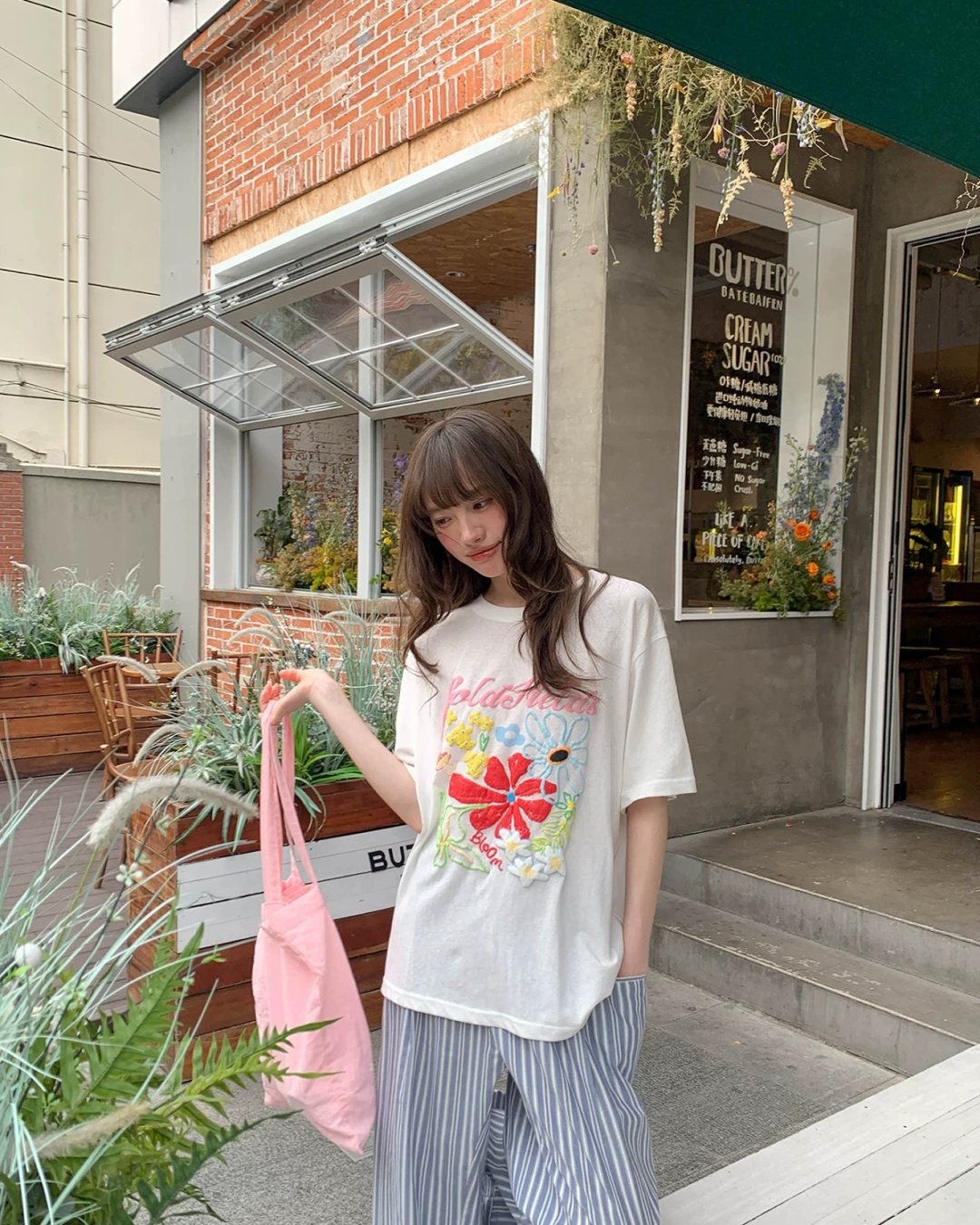 Flower Embroidery T-shirt BU0208