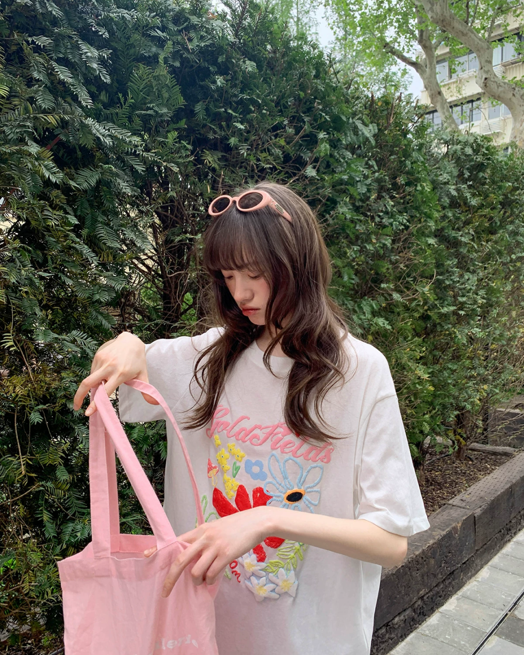 Flower Embroidery T-shirt BU0208