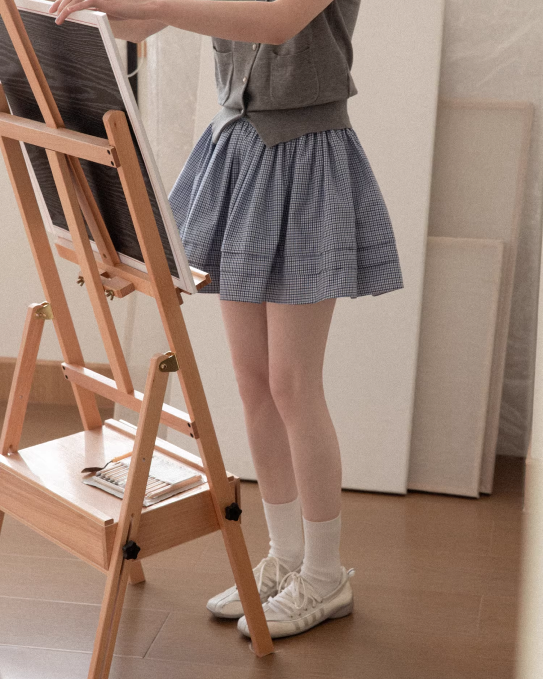 Layerd Gray Knit Shirt & Blue Check Skirt CA0029